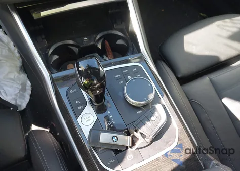 2022 BMW 3 Series 330E z USA, uszkodzony, nr VIN 3MW5P7J06N8C77321